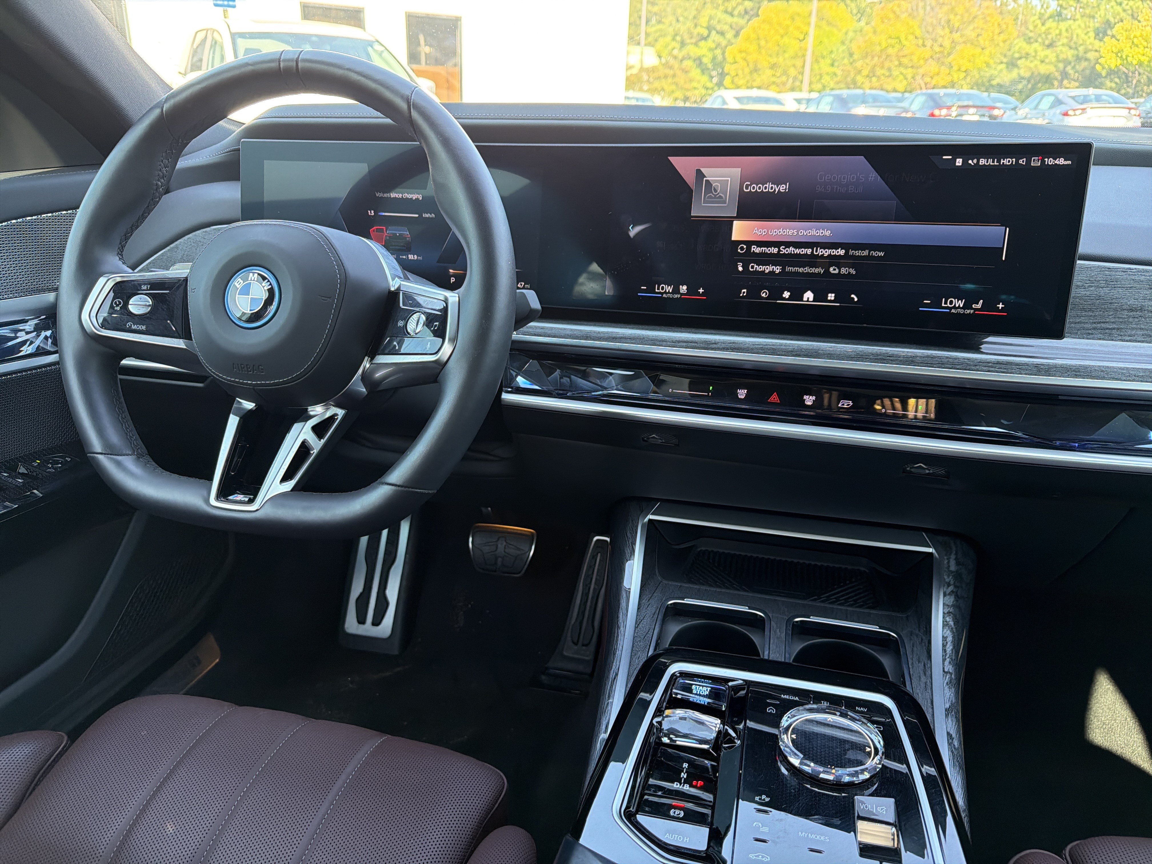 Certified 2024 BMW i7 eDrive50 w/ M Sport Package RWD image 3