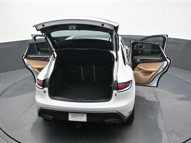 Certified 2023 Porsche Macan AWD/4WD image 28