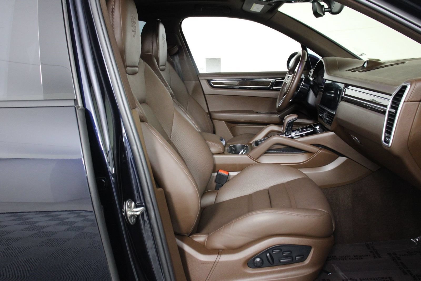 Certified 2023 Porsche Cayenne S AWD/4WD image 31