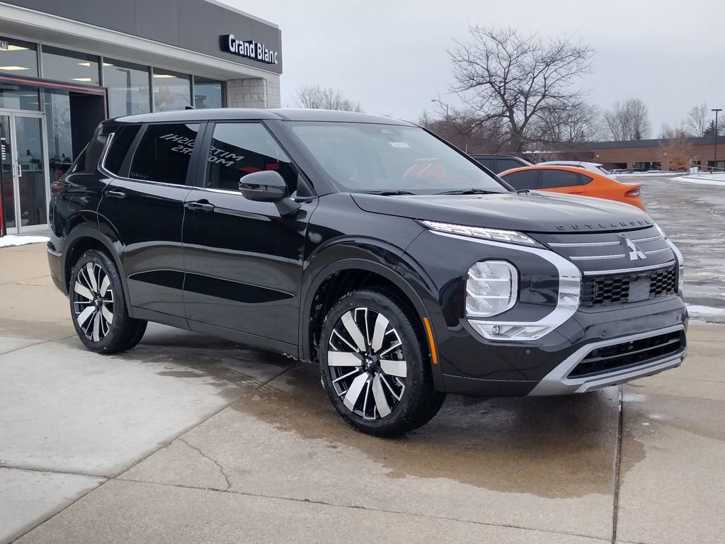 New 2026 Mitsubishi Outlander SE image 13