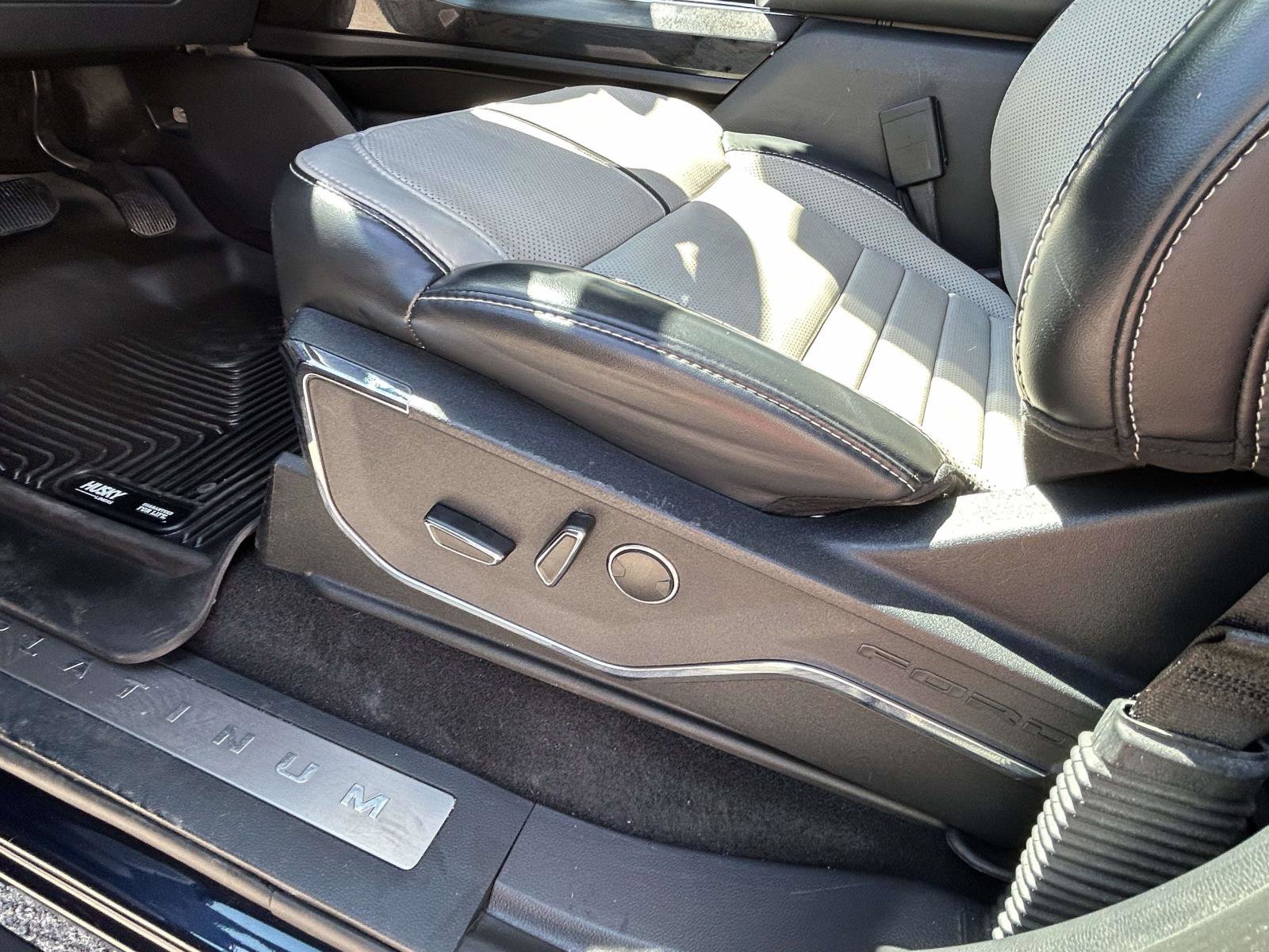 Used 2023 Ford F150 Lightning Platinum image 19