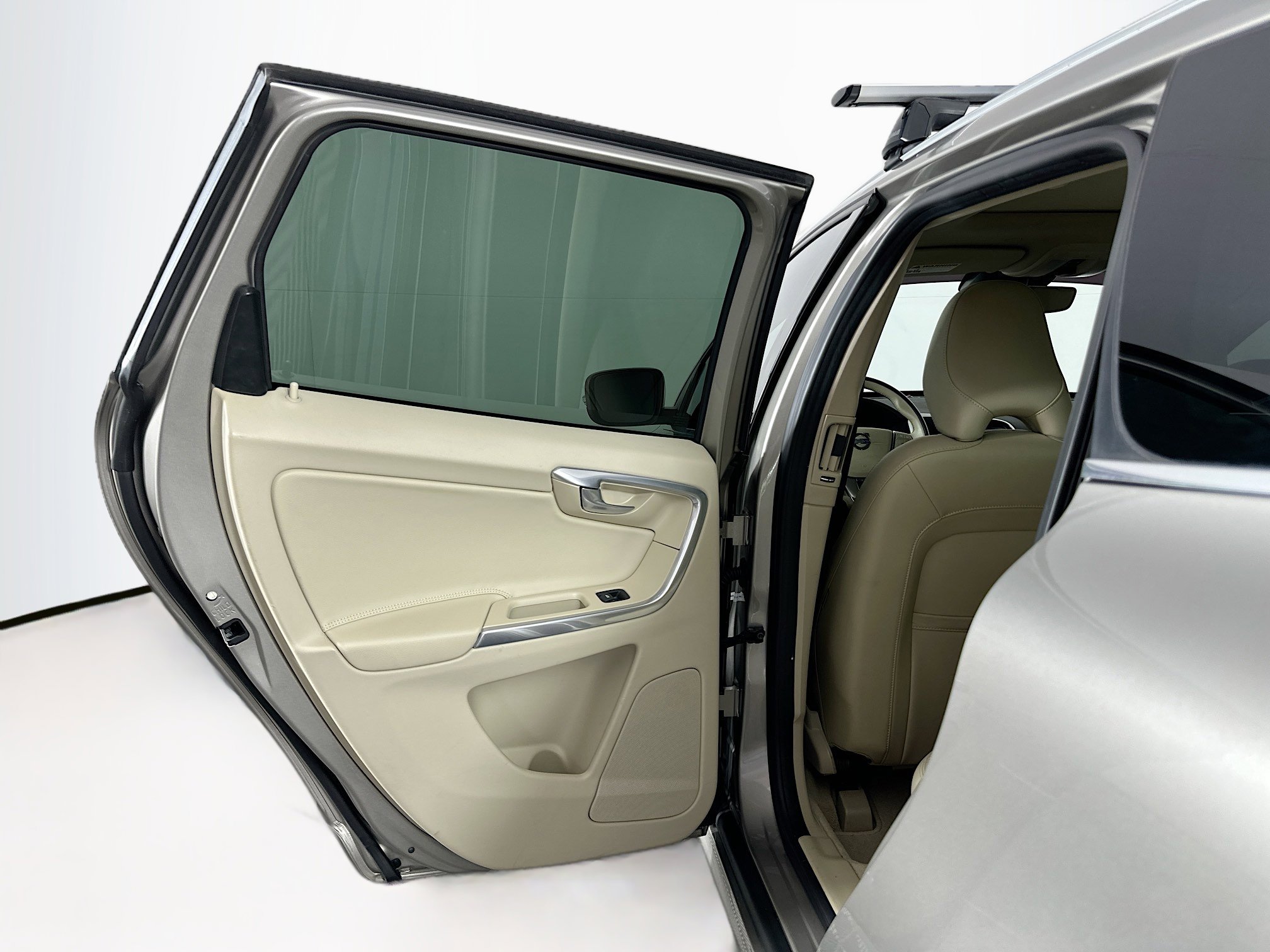 Used 2015 Volvo XC60 T6 image 27