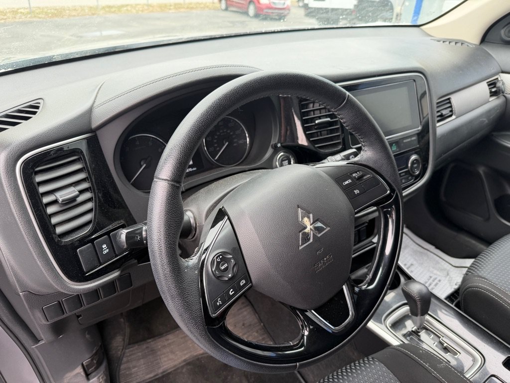 Used 2018 Mitsubishi Outlander SE AWD/4WD image 13