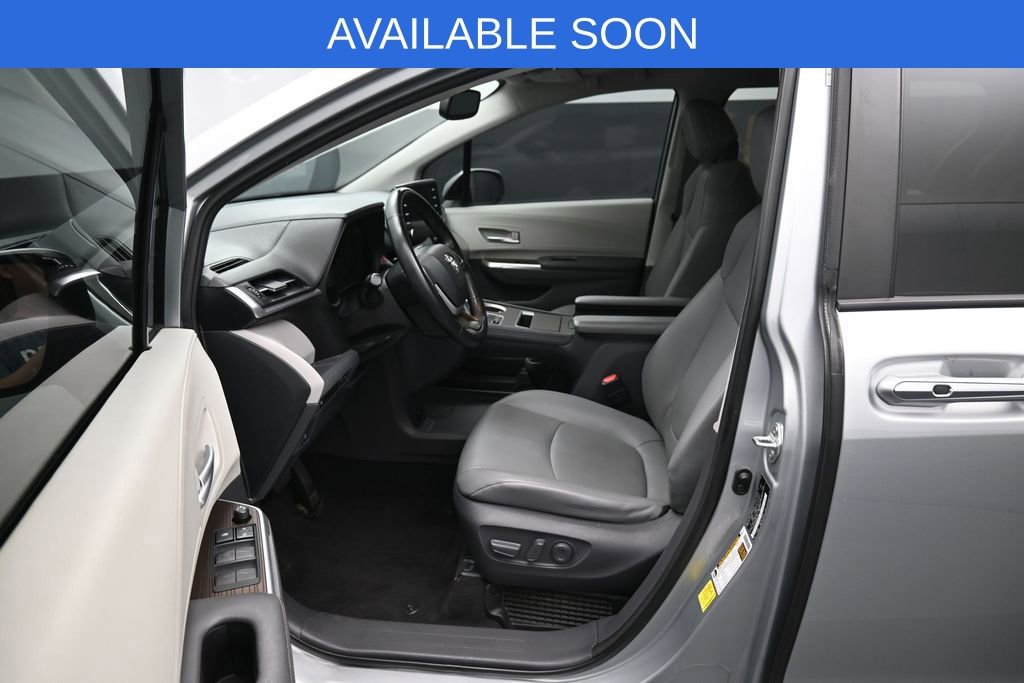 Certified 2021 Toyota Sienna XLE FWD image 9