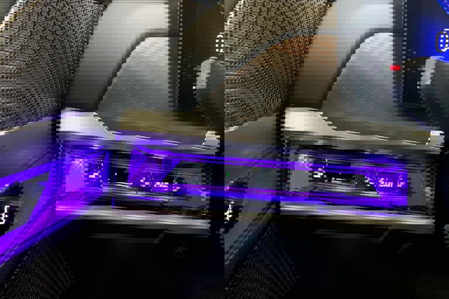 Certified 2023 BMW 760i xDrive image 34