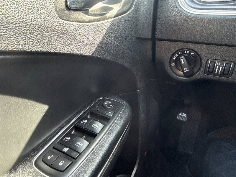 Used 2014 Dodge Charger SXT RWD image 29