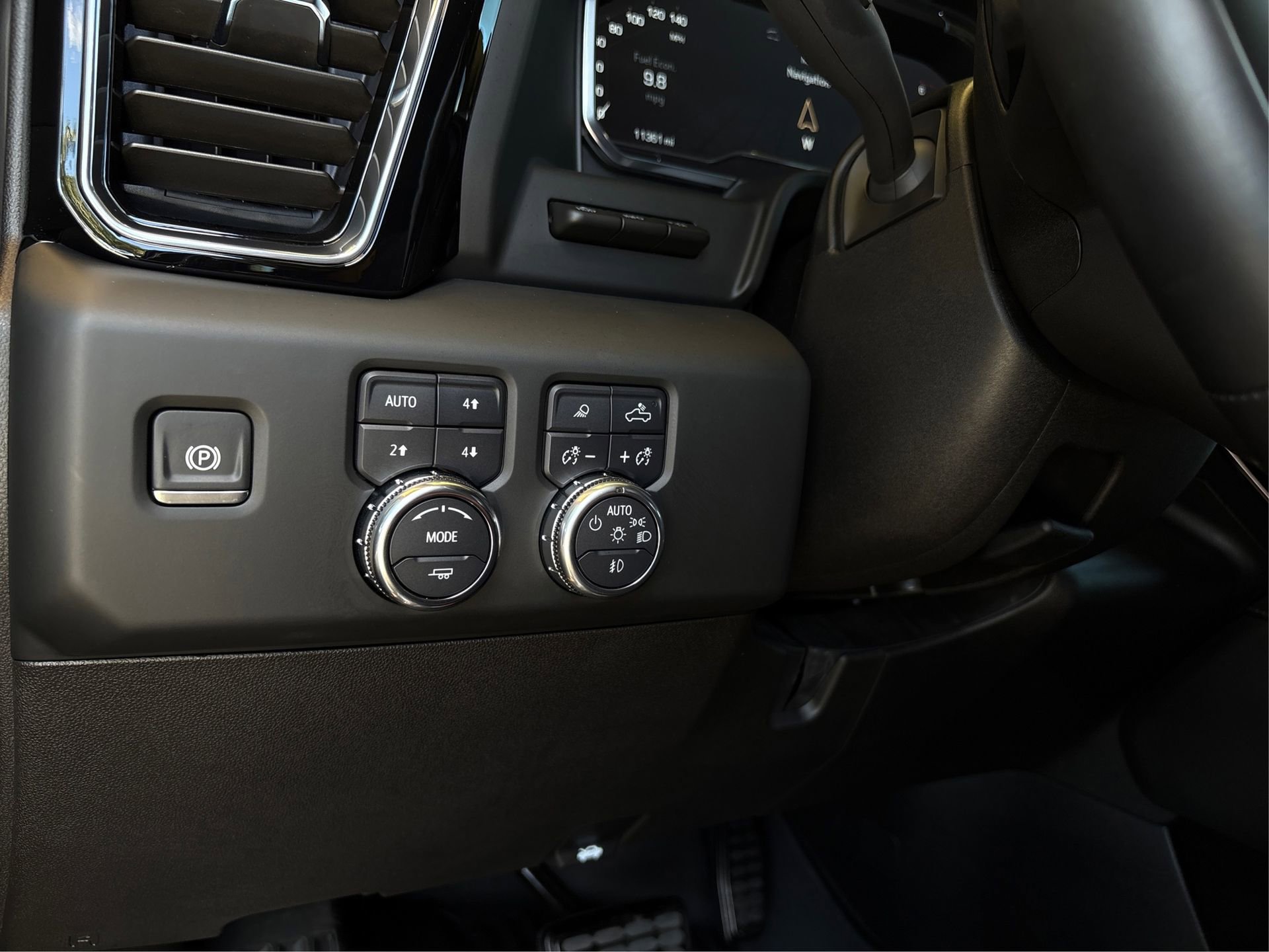 Used 2024 GMC Sierra 2500 Denali w/ Denali Reserve Package image 19