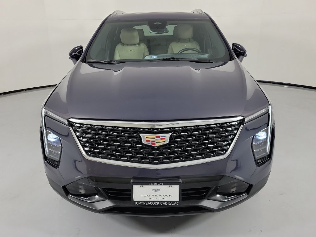 Used 2025 Cadillac XT4 Premium Luxury FWD image 2