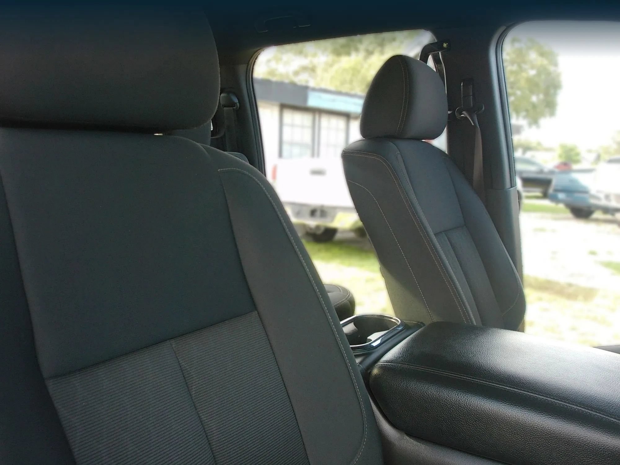 Used 2018 Nissan Titan SV w/ SV Convenience Package AWD/4WD image 40