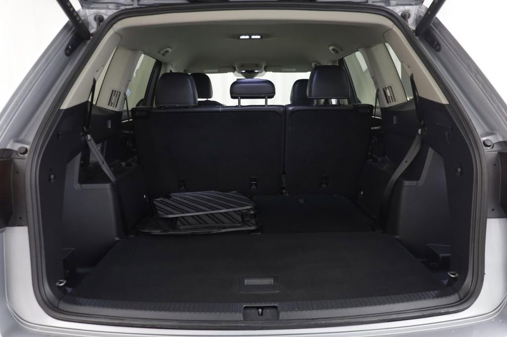 Used 2025 Volkswagen Atlas SE w/ Black Wheel Package image 16
