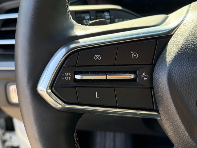 Used 2025 Chevrolet Traverse LT image 17