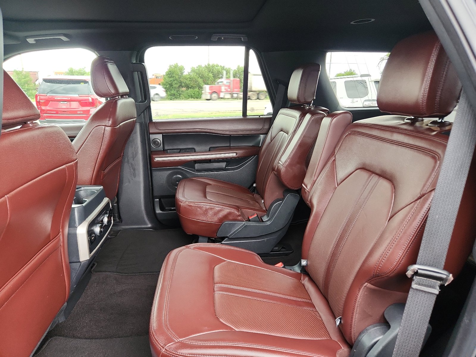 Used 2023 Ford Expedition Limited image 9