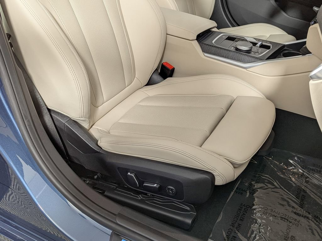 Used 2025 BMW 330i xDrive Sedan w/ M Sport Package image 26