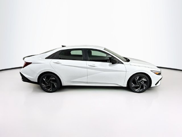 Certified 2025 Hyundai Elantra SEL FWD image 12
