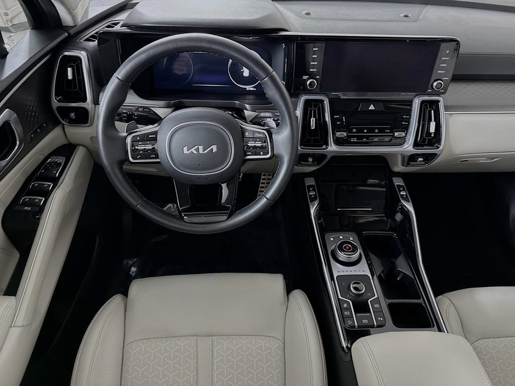Certified 2023 Kia Sorento SX Prestige w/ Panoramic Sunroof Package AWD/4WD image 4