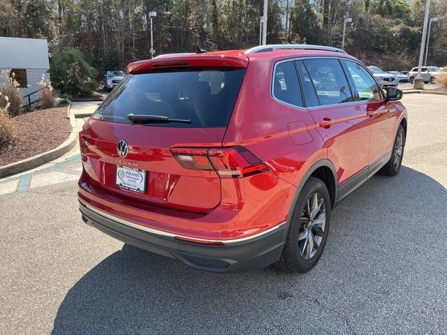 Used 2023 Volkswagen Tiguan SE w/ Panoramic Sunroof Package image 3