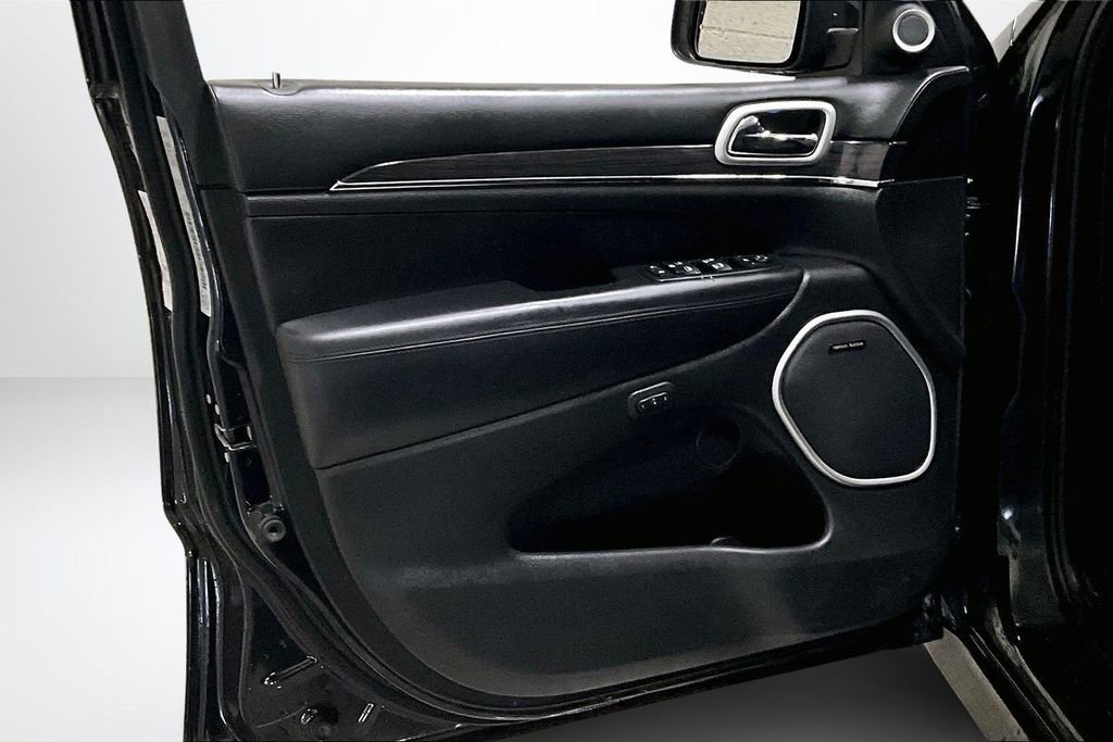 Used 2015 Jeep Grand Cherokee Overland w/ Advanced Technology Group image 20