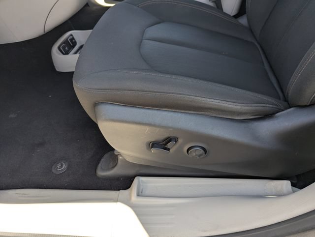 Used 2018 Chrysler Pacifica Touring Plus w/ Tire & Wheel Group FWD image 19