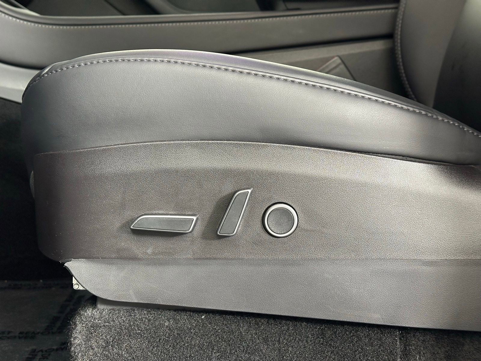 Used 2022 Tesla Model Y Long Range image 11