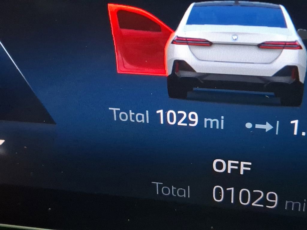 Used 2025 BMW i5 xDrive40 image 17