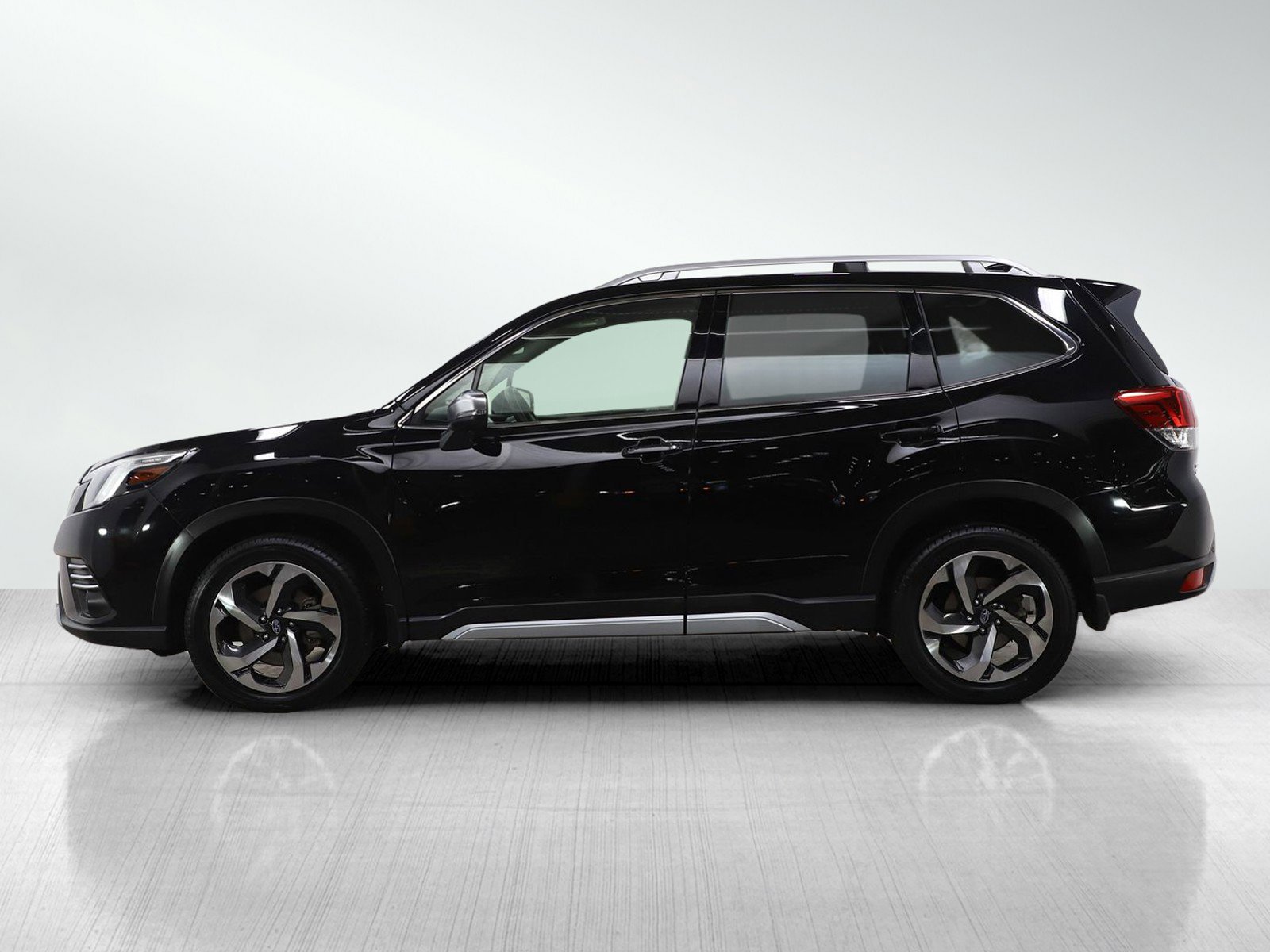 Used 2022 Subaru Forester Touring image 2