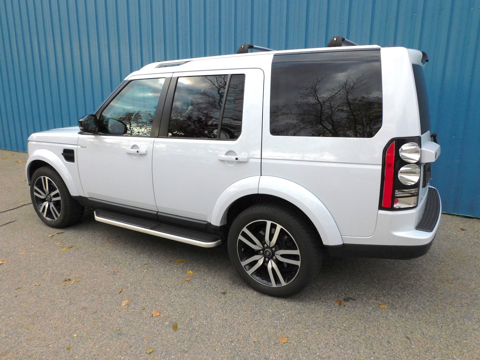 Used 2016 Land Rover LR4 HSE LUX AWD/4WD image 3