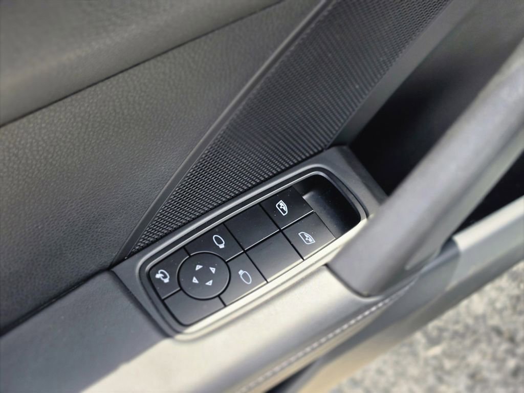 Used 2022 Porsche 911 Carrera RWD image 11