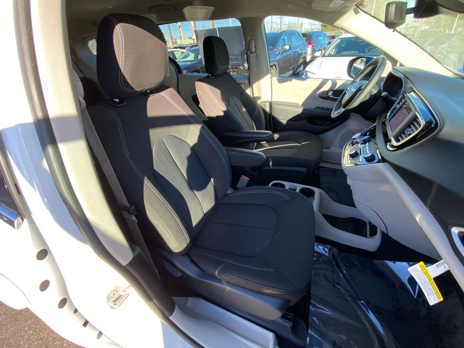 Used 2024 Chrysler Voyager LX image 28