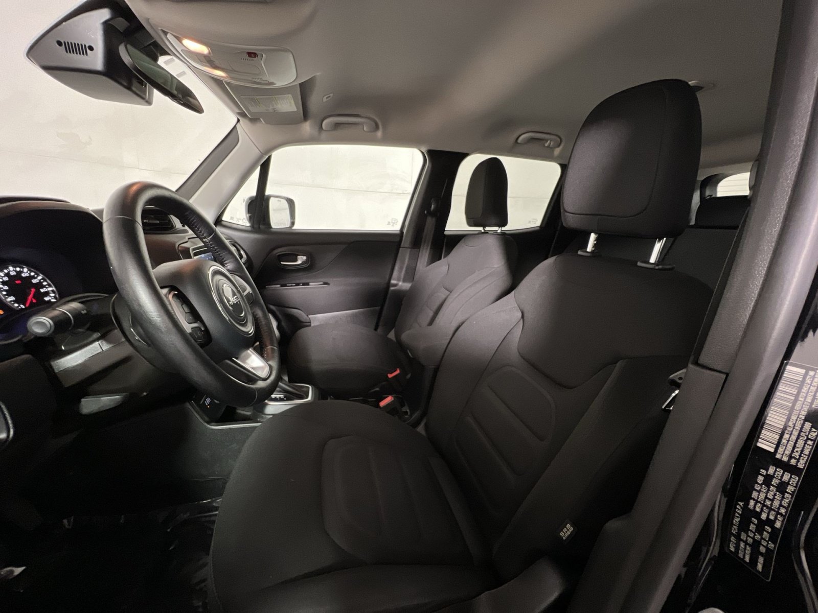 Used 2020 Jeep Renegade Latitude AWD/4WD image 13