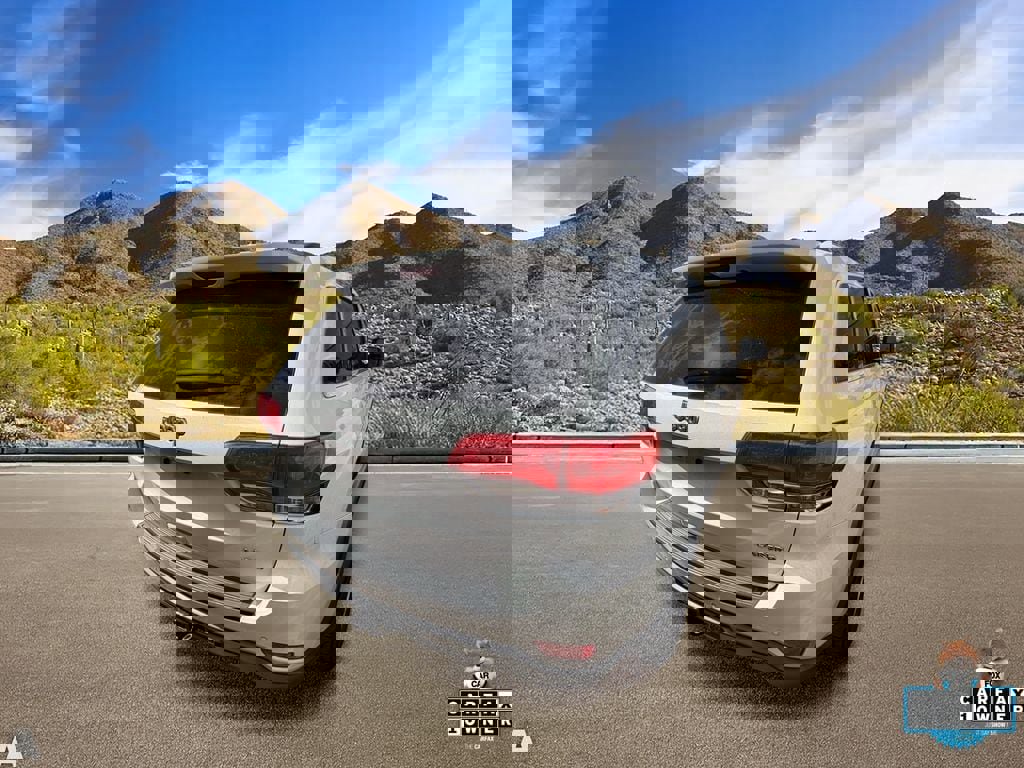 Used 2018 Jeep Grand Cherokee Laredo RWD image 4