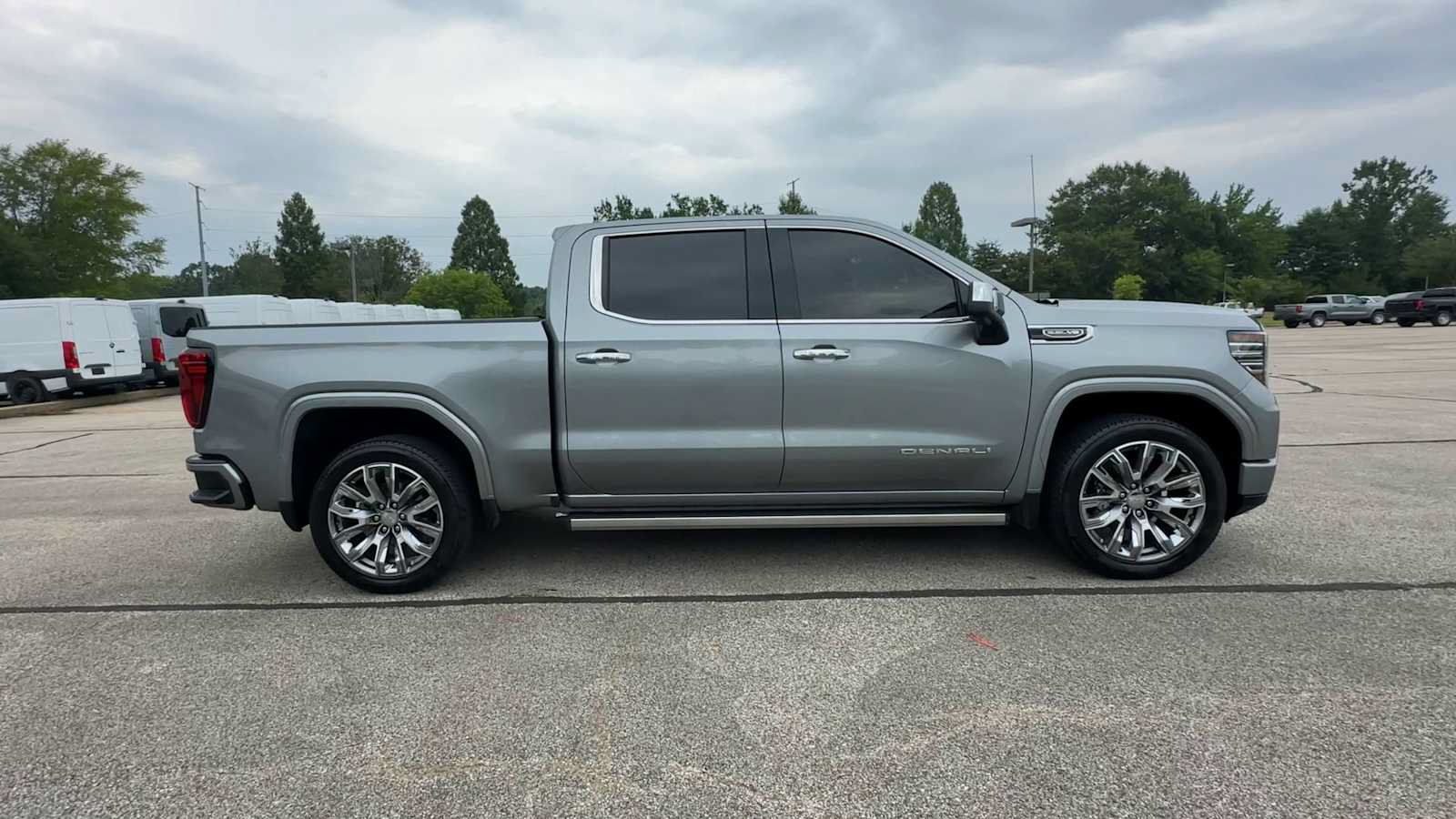 Certified 2025 GMC Sierra 1500 Denali w/ Denali Reserve Package AWD/4WD image 9