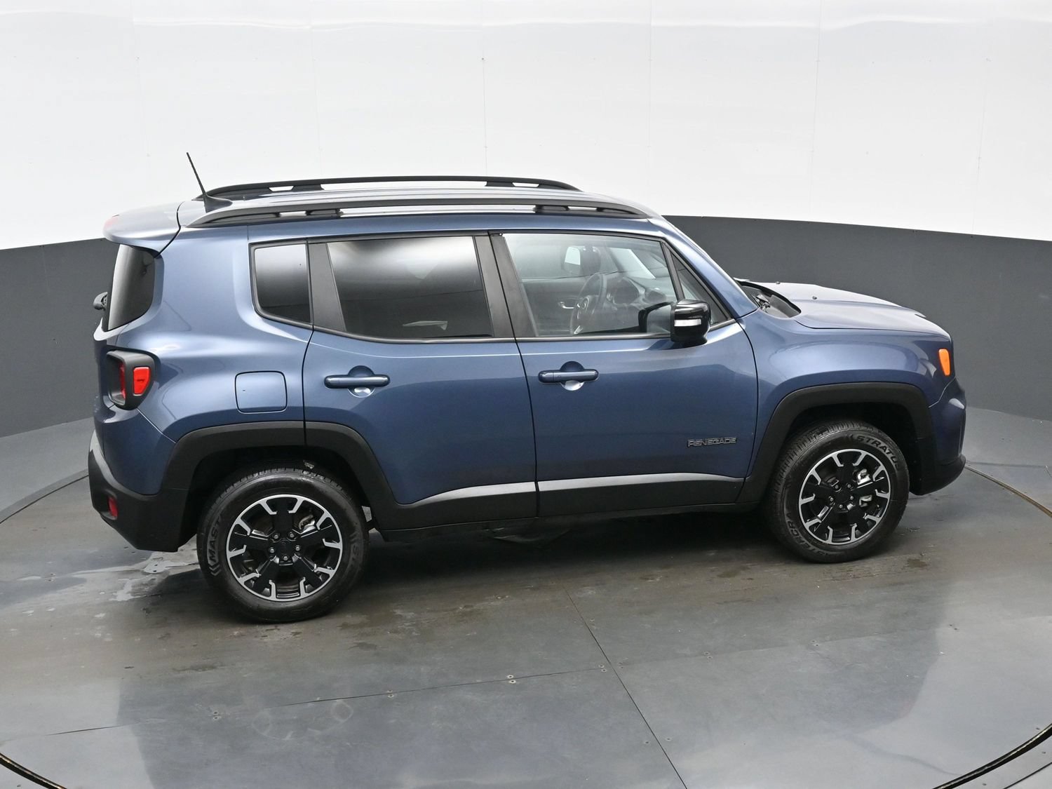 Used 2023 Jeep Renegade Latitude AWD/4WD image 39