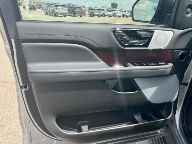 Used 2024 Lincoln Navigator L Reserve AWD/4WD image 12