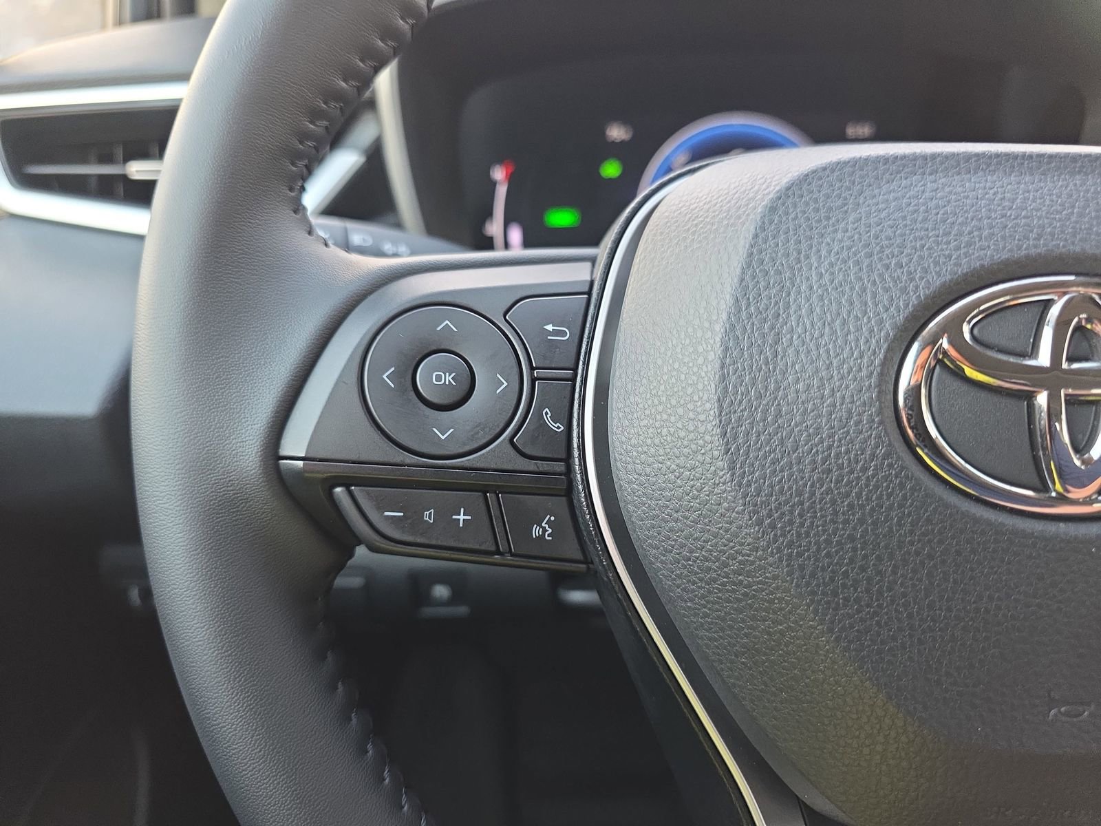 Used 2025 Toyota Corolla XLE image 16