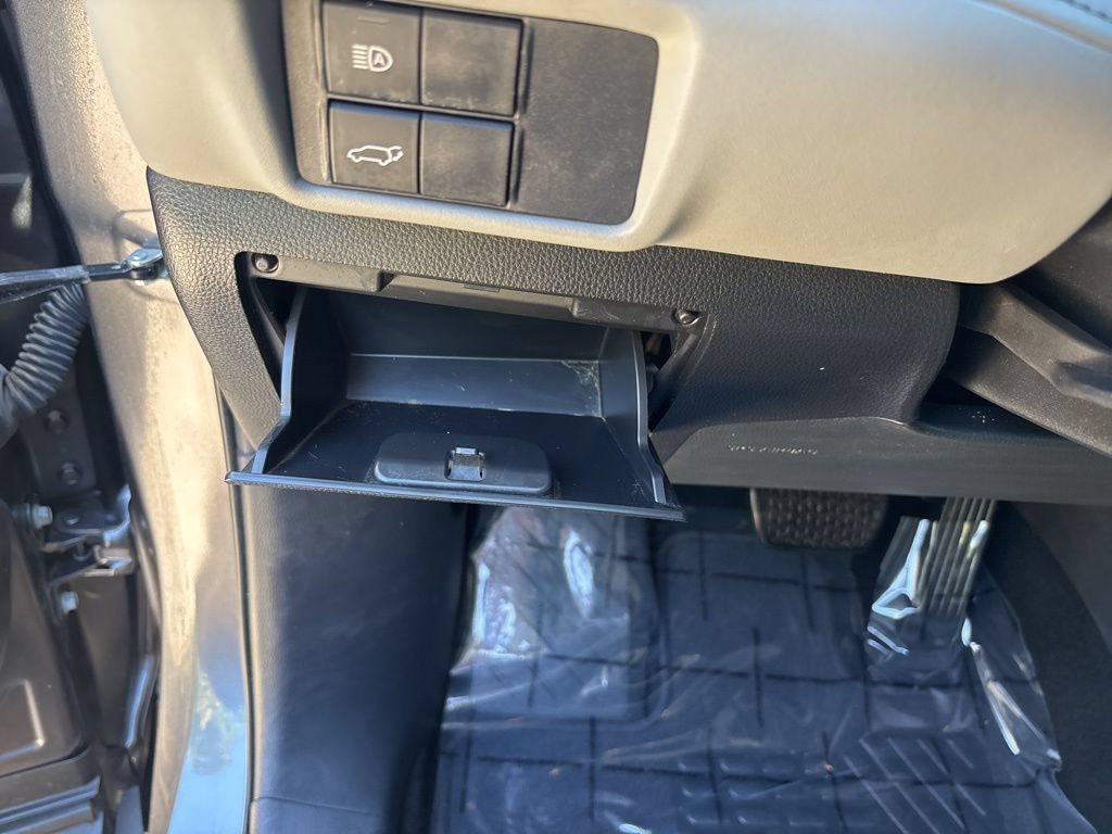 Used 2021 Toyota Highlander LE FWD image 29