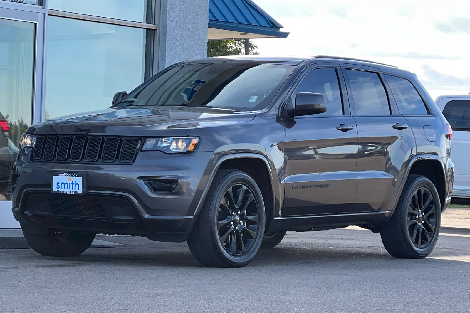Used 2021 Jeep Grand Cherokee Laredo X image 8