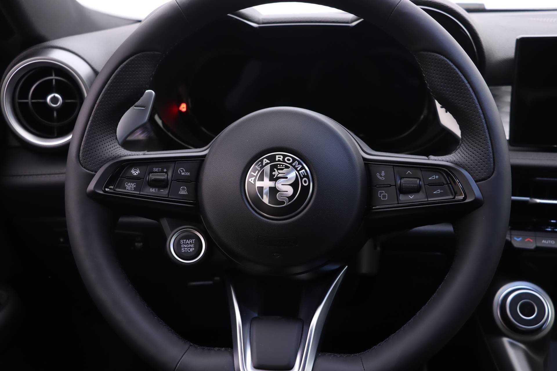 New 2024 Alfa Romeo Tonale Veloce image 13