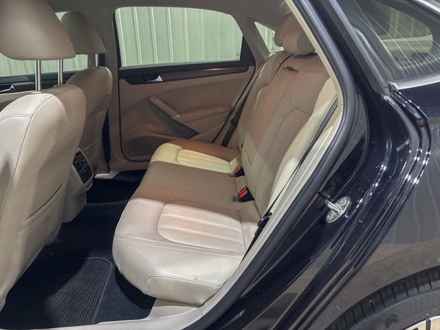 Used 2020 Volkswagen Passat 2.0T SEL image 22