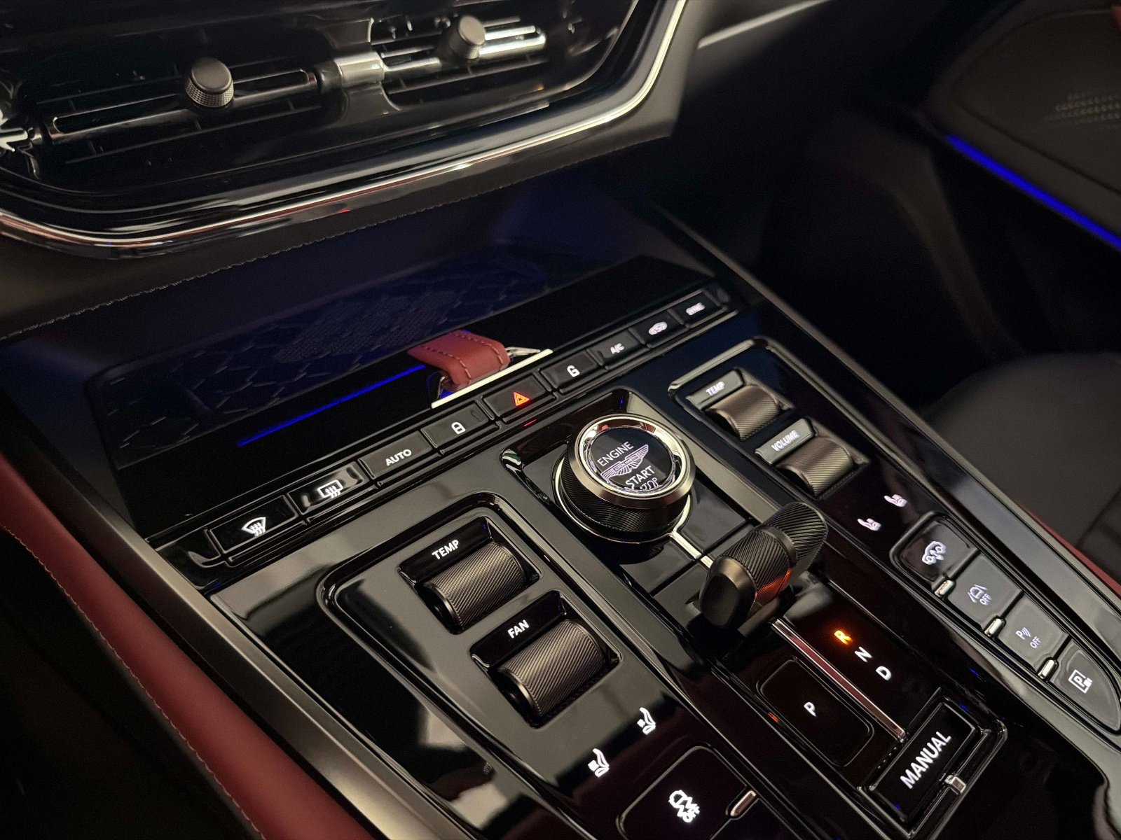 Used 2025 Aston Martin DBX 707 AWD/4WD image 43