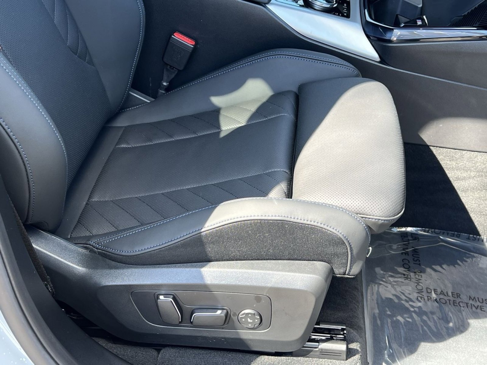 Used 2025 BMW X3 M50 w/ Premium Package image 27