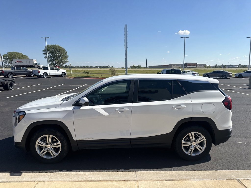 Used 2024 GMC Terrain SLE image 5