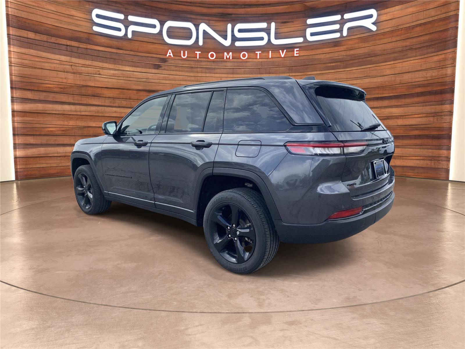 Used 2022 Jeep Grand Cherokee Altitude image 3