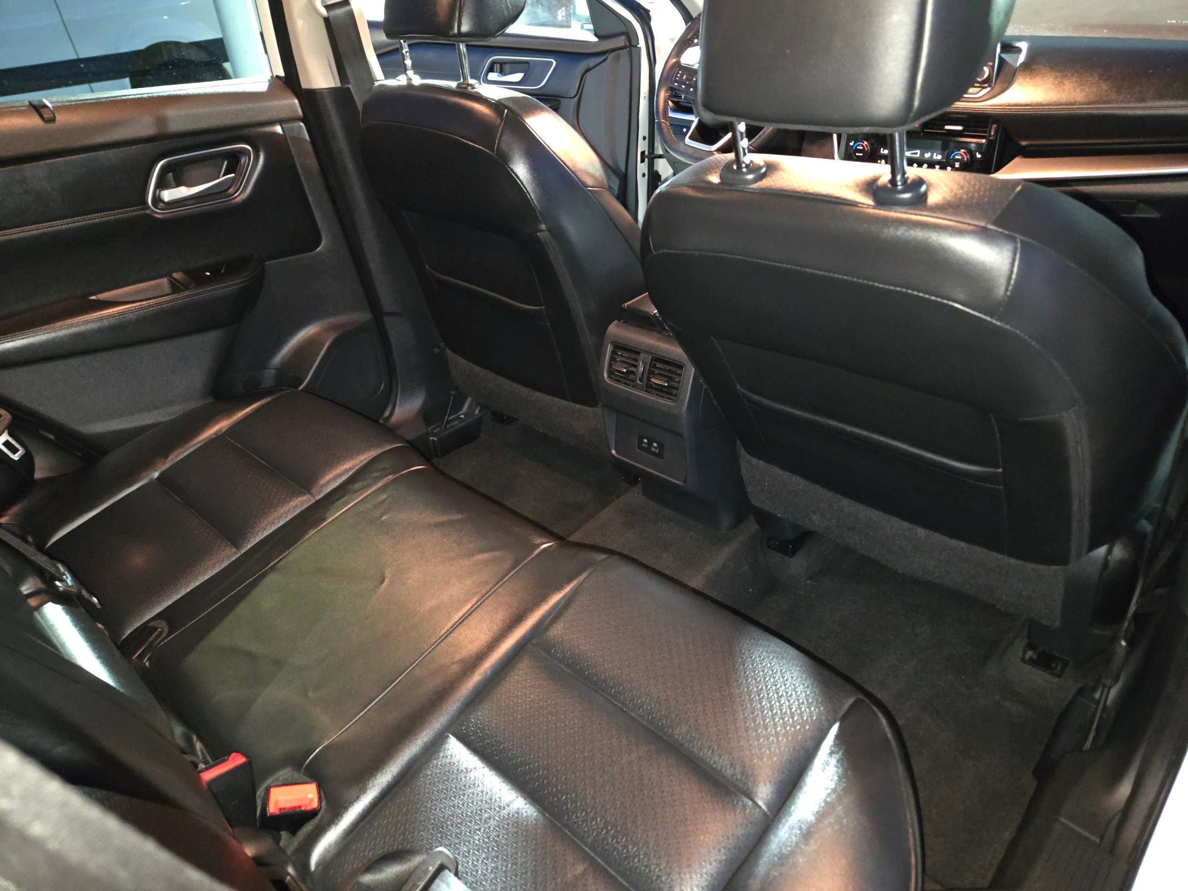 Used 2021 Nissan Rogue SV w/ Premium Package image 50