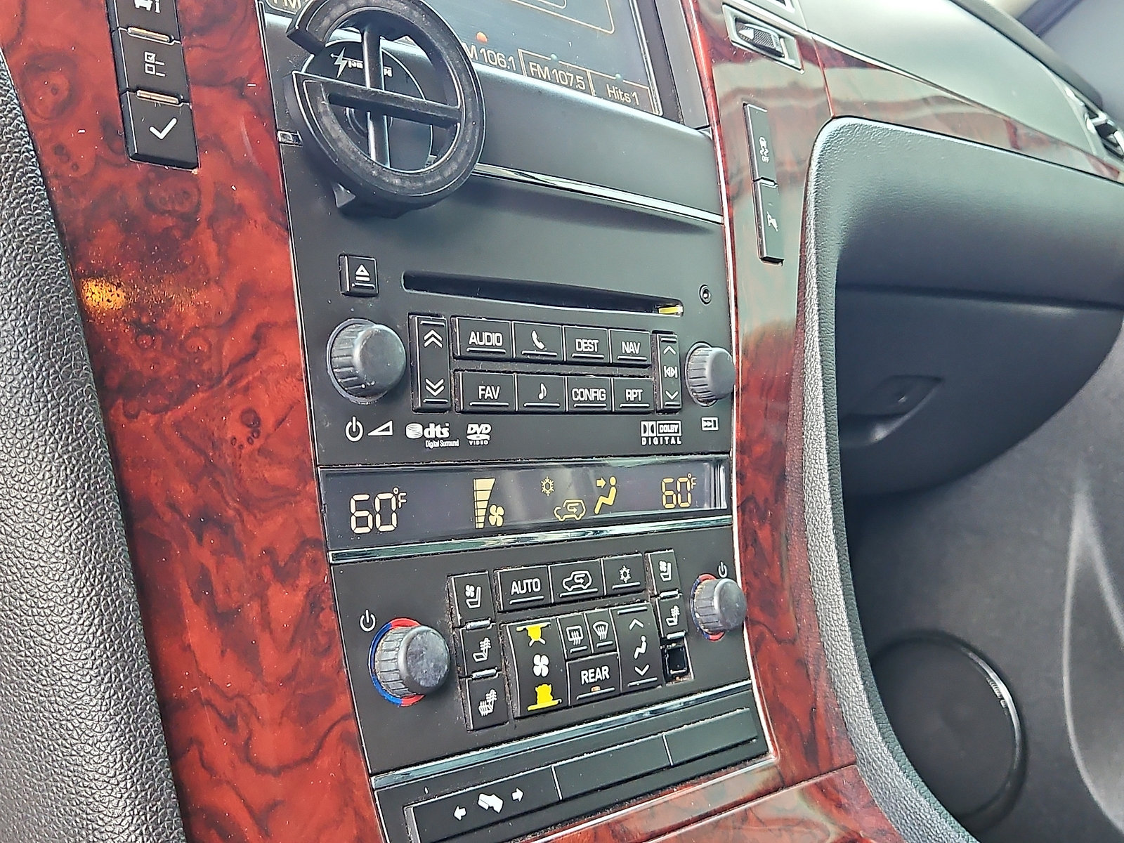 Used 2014 Cadillac Escalade Luxury RWD image 19