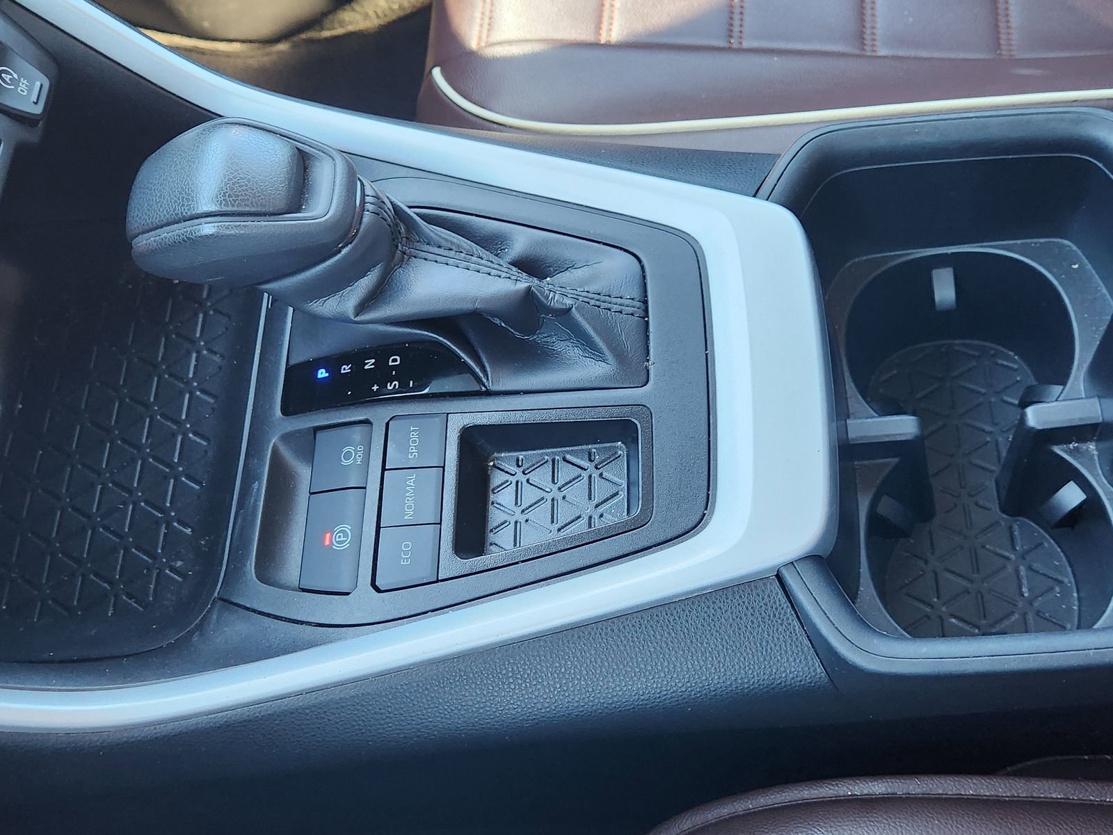 Used 2024 Toyota RAV4 LE image 24