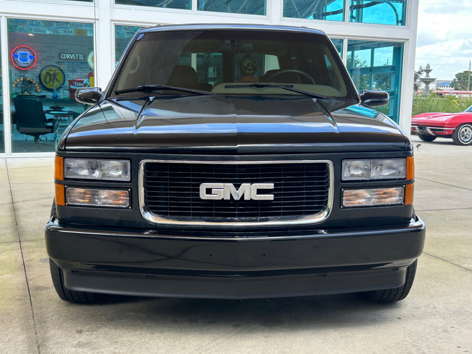 Used 1996 GMC Yukon SLE image 2