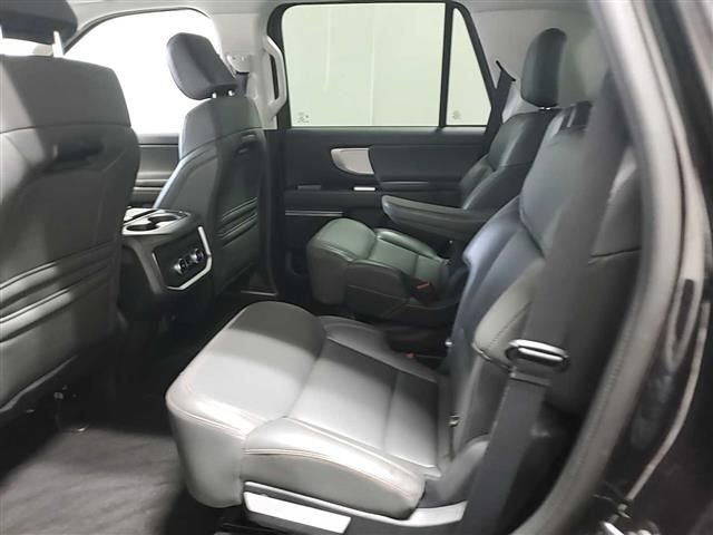 Used 2025 Ford Expedition Active image 4