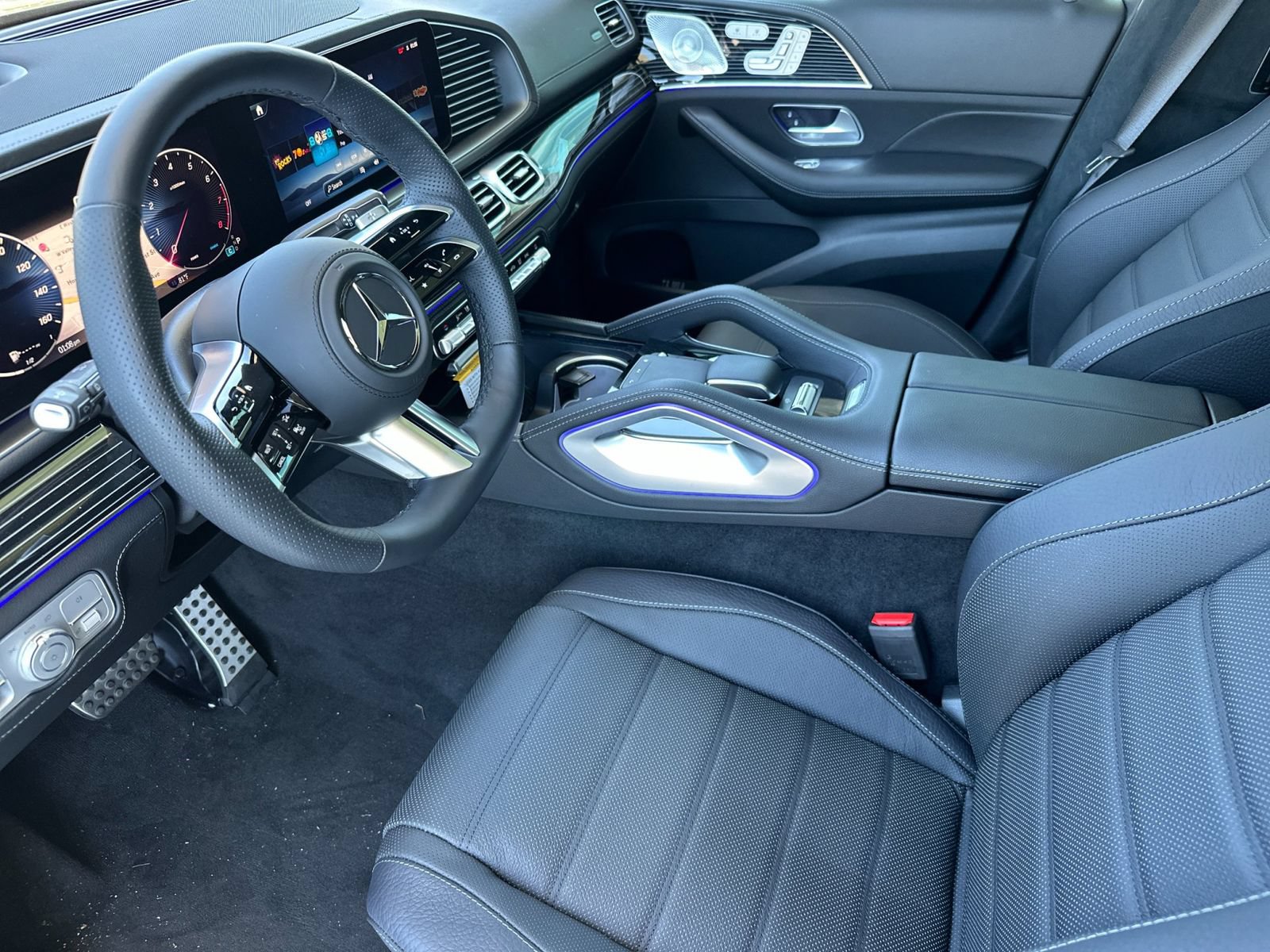 Used 2025 Mercedes-Benz GLS 580 4MATIC image 9