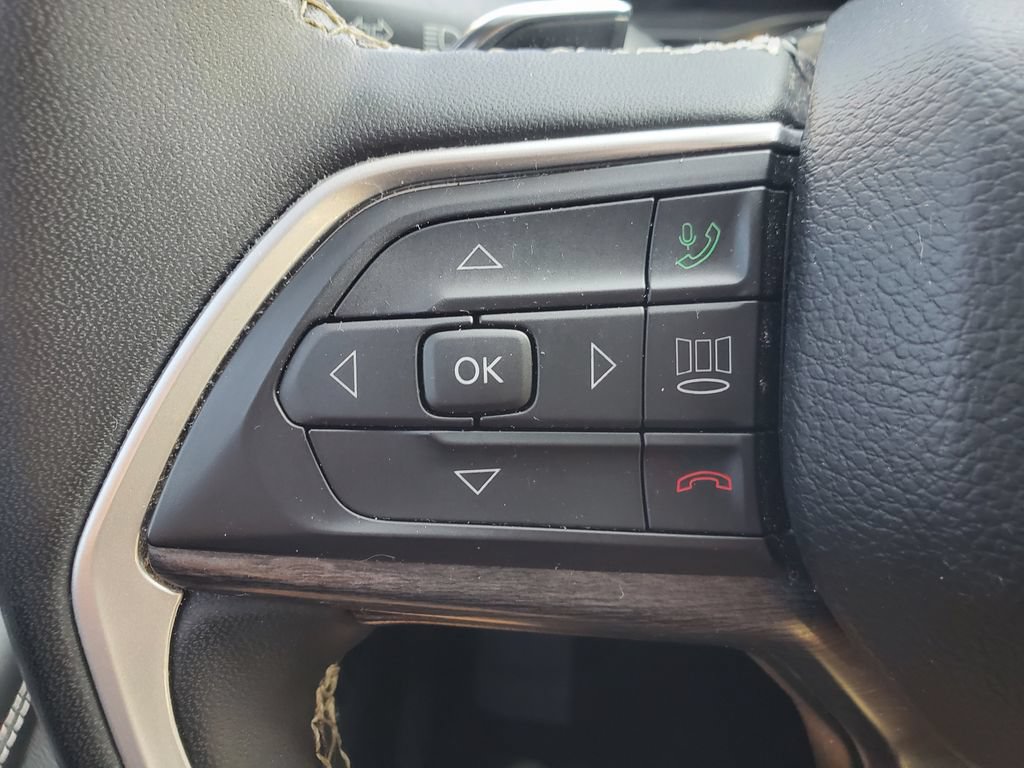 Used 2023 Jeep Grand Cherokee L Limited AWD/4WD image 23