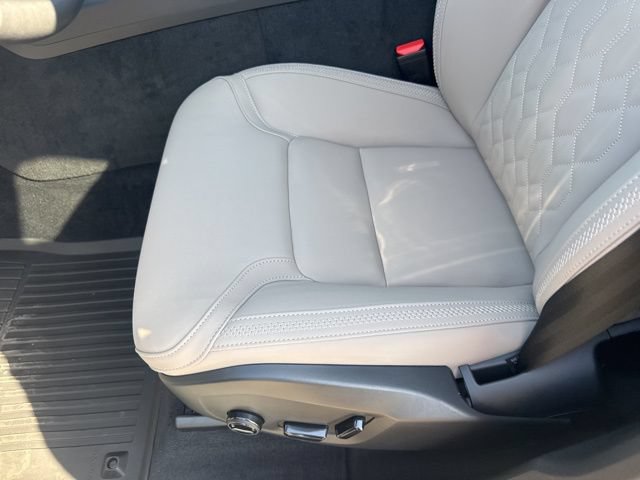 New 2026 Volvo XC60 B5 Plus w/ Protection Package Premier AWD/4WD image 16